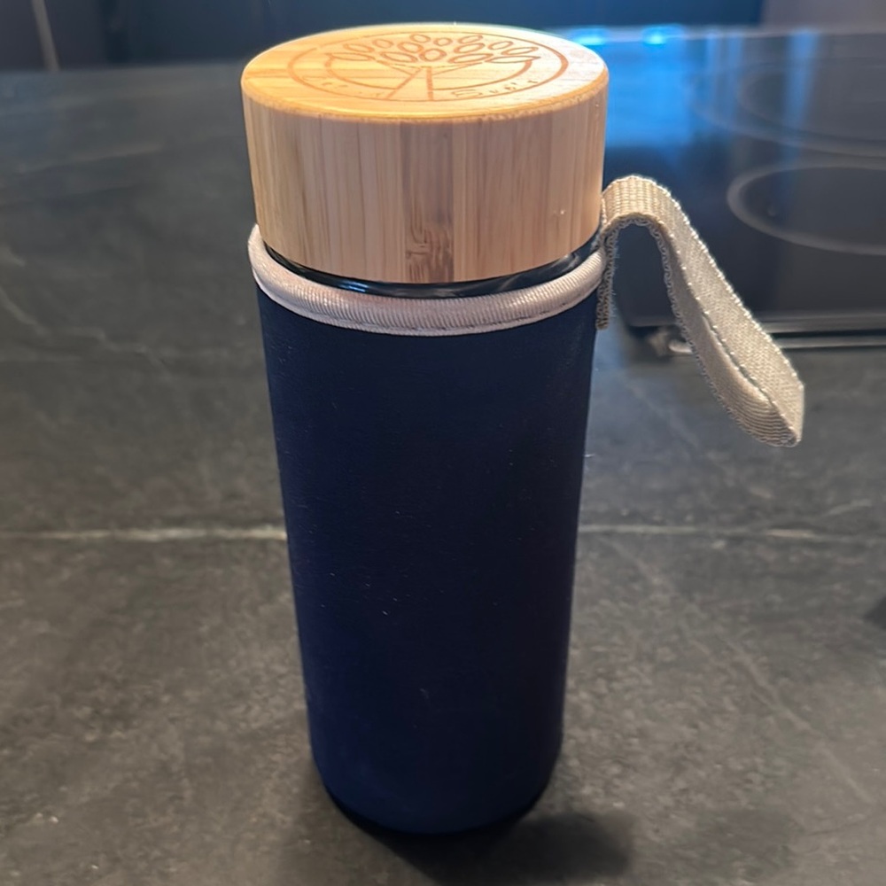 Blue Insulated Tea/Fruit infuser with Bamboo Lid
